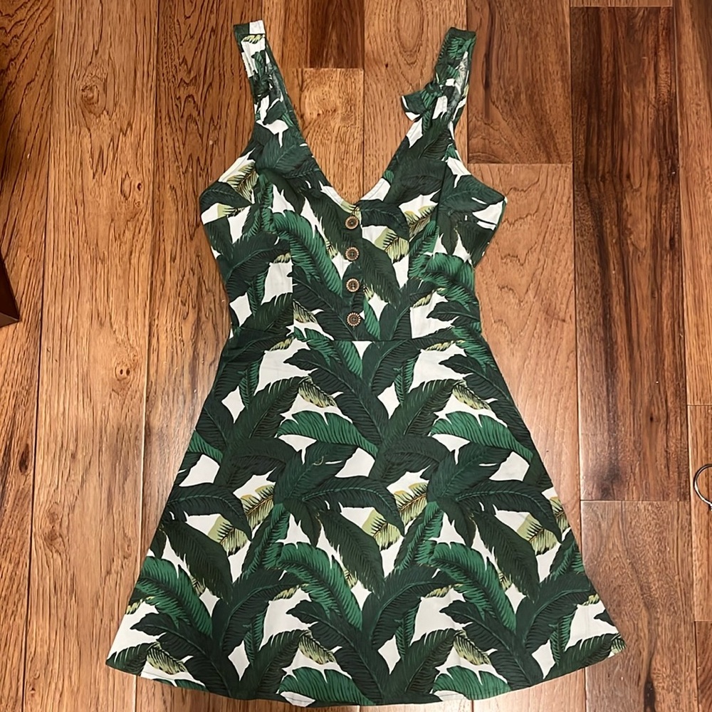 Size small green banana leaf summer dress